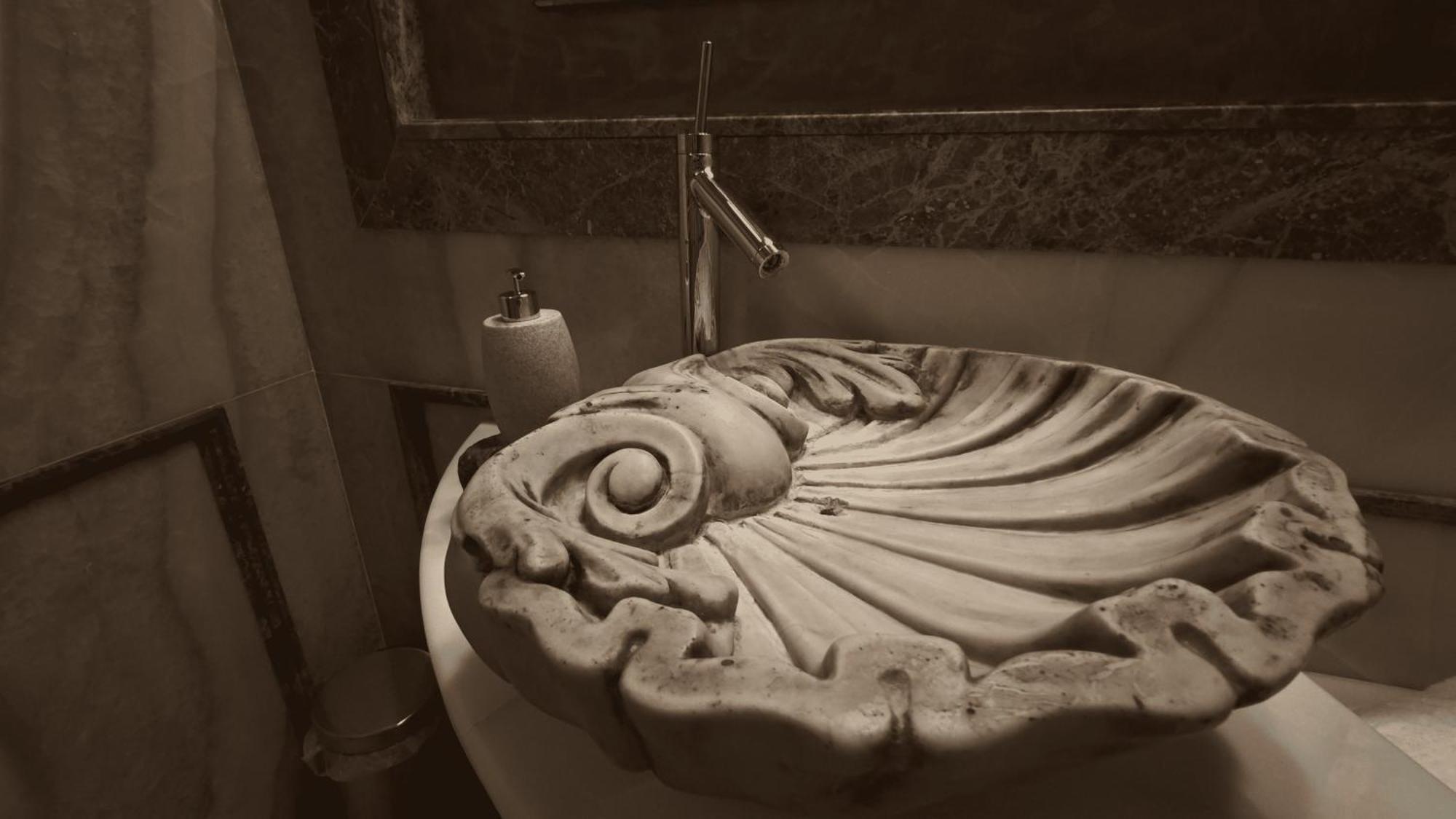 Opera Luxury